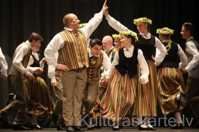 Jauniešu tautas deju kolektīvs "Zeija"
